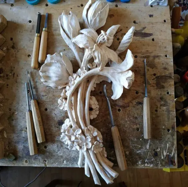 Bukiet lilii wyrzeźbiony z drewna
Author - <a href="https://vk.com/artwoodbg" rel="nofollow">Art WoodCarving</a>