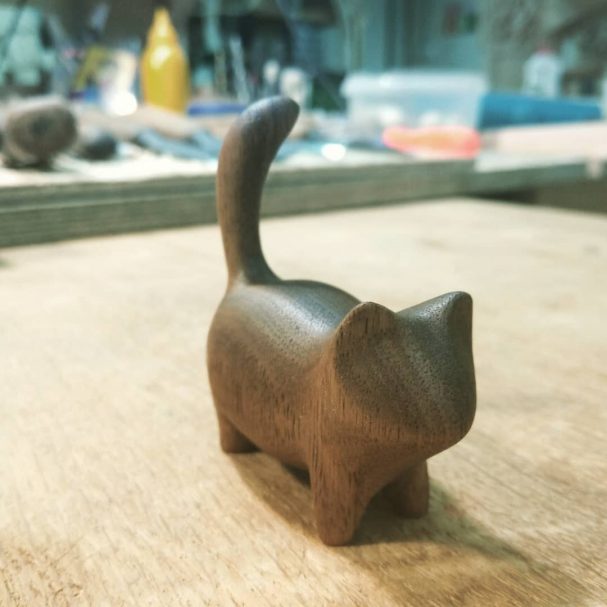 Wooden cat figurine
Author - <a href="https://www.instagram.com/woodmistery/" rel="nofollow">Maxim Zaitsev</a>