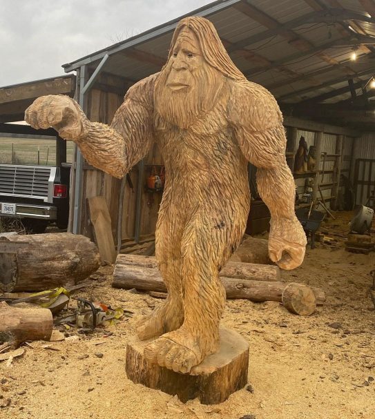 Wooden bigfoot carved with a chainsaw
Author - <a href="https://www.instagram.com/once_upon_a_log/" rel="nofollow">Justin Driver</a>