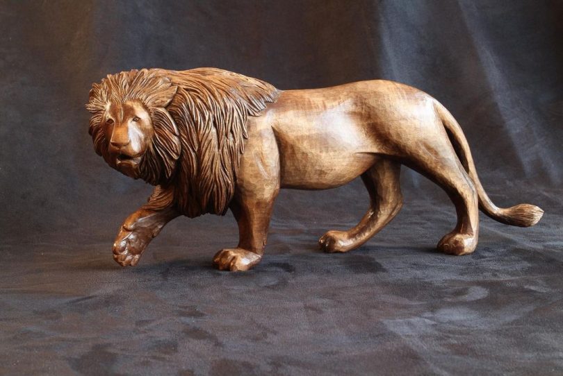 Lion carved from linden. Walnut stain finish, oil and wax.
Author - <a href="https://www.instagram.com/leopacquelet/" rel="nofollow">Léo Pacquelet</a>